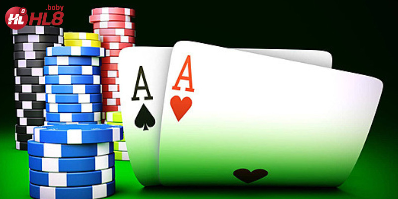 Người chơi chơi cá cược game bài